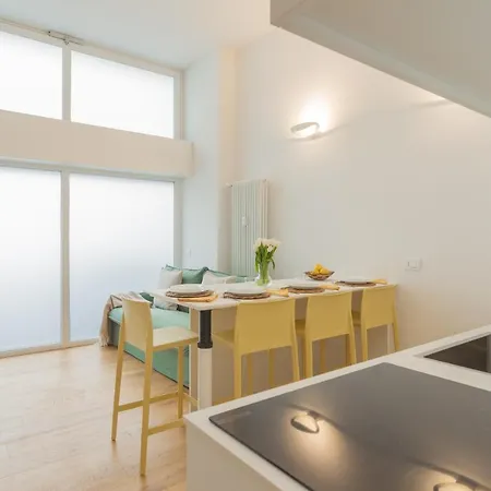 A Step From The By Rent * Côme