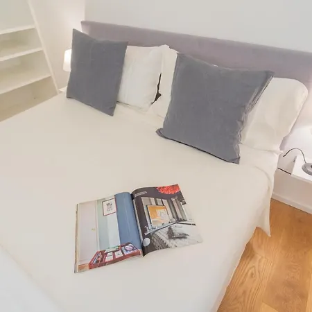 A Step From The By Rent Appartement