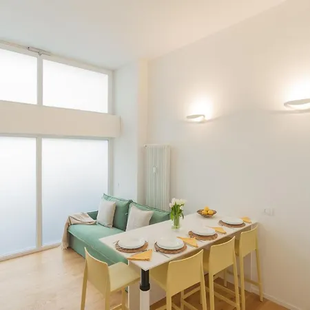 A Step From The By Rent * Como